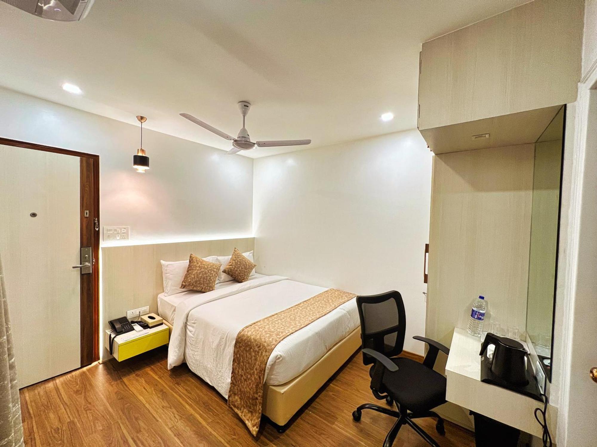 White House By Maxxvalue Service Apartments Bandra Bombaj Zewnętrze zdjęcie
